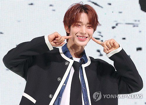 신인 그룹 넥스지의 리더 토모야(서울=연합뉴스) 이재희 기자 = 신인 보이그룹 넥스지(NEXZ)의 토모야가 20일 오후 서울 광진구 예스24라이브홀에서 열린 첫 번째 싱글 '라이드 더 바이브' 발표회에서 포즈를 취하고 있다. 넥스지는 지난해 JYP와 일본 소니뮤직의 합동 오디션 프로그램 '니지 프로젝트' 시즌2를 통해 탄생했다. 2024.5.20 scape@yna.co.kr