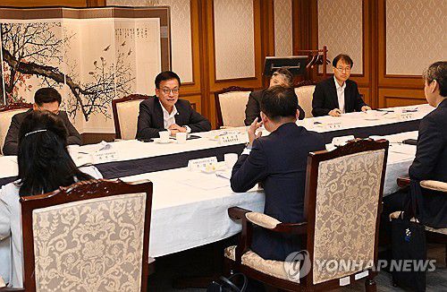 제3차 대외경제자문회의 주재하는 최상목 부총리(서울=연합뉴스) 최상목 부총리 겸 기획재정부 장관이 21일 서울 종로구 정부서울청사에서 열린 '제3차 대외경제자문회의'를 주재하고 있다. 2024.5.21 [기획재정부 제공. 재판매 및 DB 금지] photo@yna.co.kr