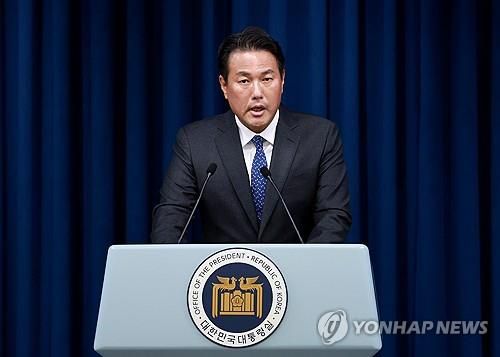 대통령실, 한·일·중 정상회의 등 외교일정 브리핑    (서울=연합뉴스) 홍해인 기자 = 김태효 국가안보실 1차장이 23일 서울 용산 대통령실 청사에서 한·일·중 정상회의, 한·UAE 정상회담, 한·아프리카 정상회의 개최 관련 브리핑을 하고 있다. 2024.5.23     hihong@yna.co.kr (끝)