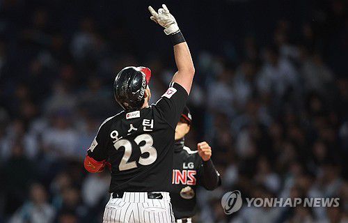 LG 오스틴 2점 홈런 쾅(창원=연합뉴스) 김동민 기자 = 2일 경남 창원NC파크에서 열린 2024 KBO 리그 LG 트윈스 대 NC 다이노스 경기. 3회 초 2사 1루 상황 LG 4번 오스틴이 2점 홈런을 치고 그라운드를 돌고 있다. 2024.5.2 image@yna.co.kr