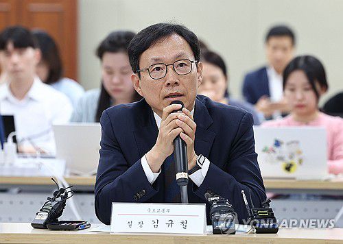 전세사기특별법 토론회 참석한 국토부 김규철 실장(서울=연합뉴스) 류영석 기자 = 23일 오후 서울 한국부동산원 서울강남지사에서 열린 '전세사기특별법' 개정안에 대한 종합토론회에서 국토교통부 김규철 실장이 인사말을 하고 있다. 2024.5.23 ondol@yna.co.kr