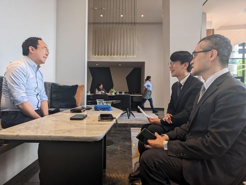 연합뉴스와 인터뷰하는 앤디 김(워싱턴=연합뉴스) 한인 첫 미국 연방 상원의원 타이틀에 출사표를 던진 앤디 김(41) 연방 하원의원(민주·뉴저지)이 23일(현지시간) 연합뉴스와 인터뷰하고 있다. 2024.5.26 jhcho@yna.co.kr [앤디 김 의원실 제공]