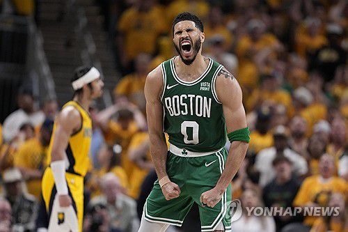 3점슛을 넣고 기뻐하는 보스턴의 테이텀[AP=연합뉴스]