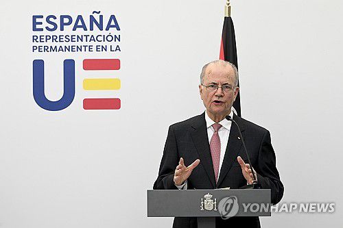 EU 본부 방문한 팔레스타인 자치정부 총리(브뤼셀 EPA=연합뉴스) 지난 3월 임명된 무함마드 무스타파 팔레스타인 자치정부 신임 총리가 26일(현지시간) 벨기에 브뤼셀에서 스페인 외무장관과 회동뒤 발언하고 있다. 2024.5.26 photo@yna.co.kr [재판매 및 DB 금지]