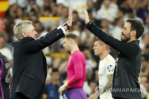 카를로 안첼로티 감독과 다비데 안첼로티 코치[EPA=연합뉴스 자료사진. 재판매 및 DB금지]