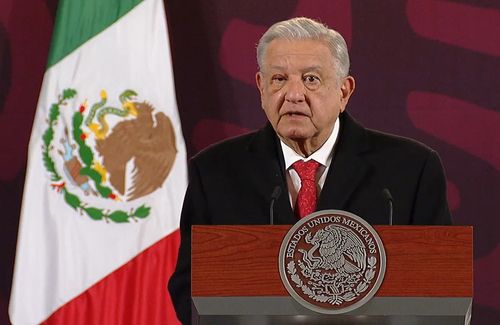 지난 2월 눈이 부은 채로 기자회견하는 멕시코 대통령[멕시코시티=연합뉴스. 멕시코 대통령실 유튜브 생중계 캡처. 재판매 및 DB 금지]