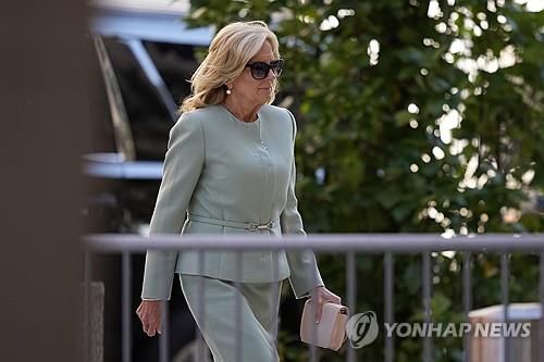 아들 재판 참석하는 영부인 질 바이든[윌밍턴[미 델라웨어주] 로이터=연합뉴스. 재판매 및 DB 금지]