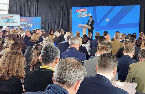 보수당 총선 정책 공약 발표하는 수낵 총리(노샘프턴셔[잉글랜드]=연합뉴스) 김지연 특파원 = 리시 수낵 총리가 11일(현지시간) 집권 보수당의 총선 공약을 발표하고 있다.