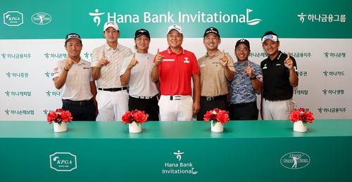 공식 기자회견에 참석한 이나모리, 양지호, 히라타, 함정우, 한승수, 히가, 박상현.[KPGA 투어 제공. 재판매 및 DB 금지]