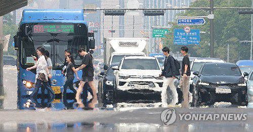 무더위에 끓는 도심[연합뉴스 자료사진]