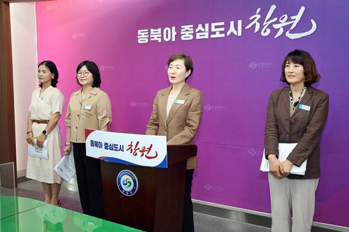 백일해 관련 브리핑하는 정혜정 창원보건소장(가운데)[창원시 제공. 재판매 및 DB 금지]