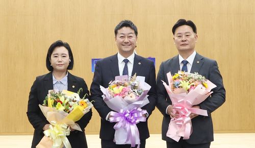경기도의회 민주당 대표의원과 의장단 후보왼쪽부터 정윤경 부의장 후보, 김진경 의장 후보, 최종현 대표위원. [경기도의회 민주당 제공. 재판매 및 DB 금지]