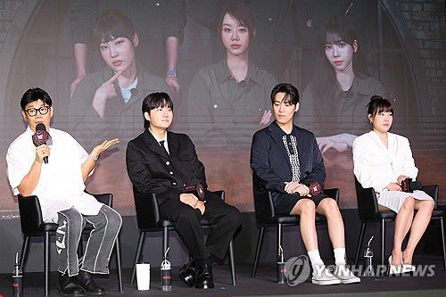 인사말하는 '미스터리 수사단'의 정종연 PD(서울=연합뉴스) 류효림 기자 = 정종연 PD가 18일 서울 마포구 호텔 나루 서울 엠갤러리에서 열린 넷플릭스 미스터리 수사단 제작발표회에서 인사말을 하고 있다. 2024.6.18 ryousanta@yna.co.kr