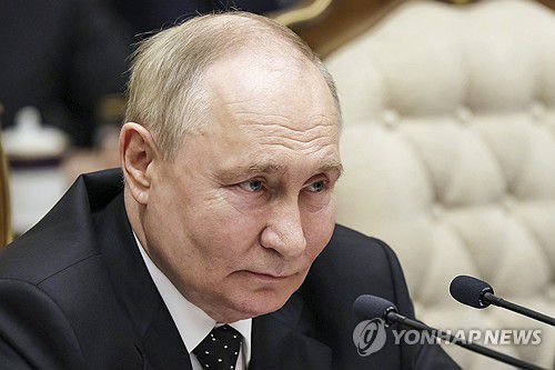 푸틴 러시아 대통령[스푸트니크·AP 평양=연합뉴스) 블라디미르 푸틴 러시아 대통령이 19일 평양에서 열린 김정은 북한 국무위원장과의 정상회담에 참석했다. [재판매 및 DB 금지]