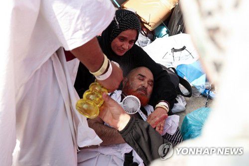 폭염에 쓰러진 이슬람 성지 순례객 [AFP 연합뉴스. 재판매 및 DB 금지]