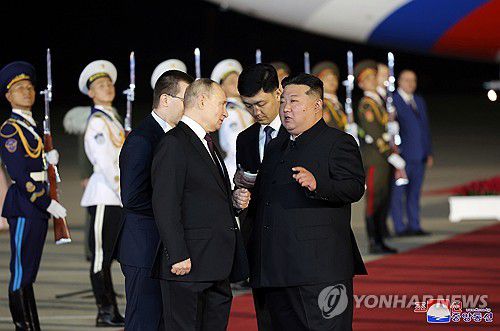 푸틴 평양 도착(평양 조선중앙통신=연합뉴스) 블라디미르 푸틴 러시아 대통령이 19일 새벽 북한 평양에 도착해 국빈 방문을 시작했다. 조선중앙통신은 이날 "우리 나라를 국가방문하는 로씨야련방 대통령 평양 도착, 경애하는 김정은동지께서 울라지미르 울라지미로비치 뿌찐동지를 뜨겁게 영접하시였다"고 보도했다. 2024.6.19      [국내에서만 사용가능. 재배포 금지. For Use Only in the Republic of Korea. No Redistribution] nkphoto@yna.co.kr