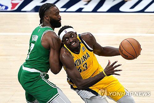공격하는 파스칼 시아캄[Getty Images via AFP=연합뉴스 자료사진. 재판매 및 DB금지]