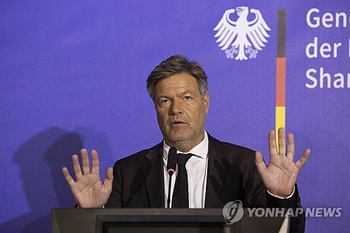 중국 방문한 독일 부총리[AP 로이터 연합뉴스. 재판매 및 DB 금지]