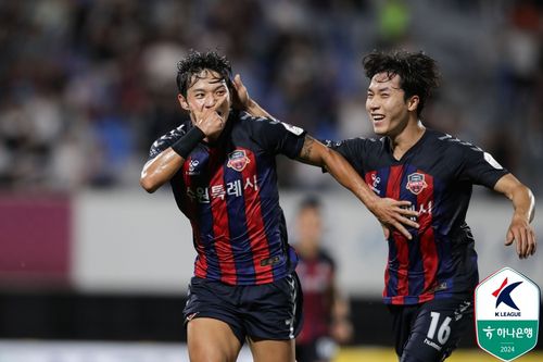 골 넣고 기뻐하는 수원FC의 정승원[한국프로축구연맹 제공. 재판매 및 DB 금지]