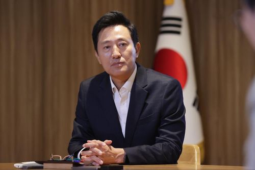 인터뷰하는 오세훈 서울시장(서울=연합뉴스) 강민지 기자 = 오세훈 서울시장이 서울시청 집무실에서 연합뉴스와 인터뷰를 하고 있다. 2024.6.27    mjkang@yna.co.kr