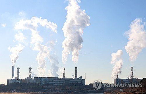 서인천복합화력발전소 굴뚝에서 수증기가 뿜어져 나오고 있다. [연합뉴스 자료사진]