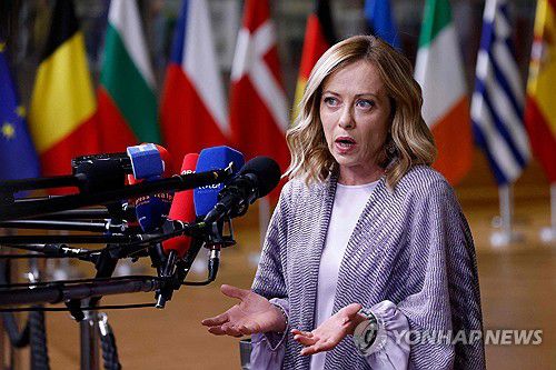 조르자 멜로니 이탈리아 총리(브뤼셀 AFP=연합뉴스) 조르자 멜로니 이탈리아 총리가 28일(현지시간) 벨기에 브뤼셀에서 열린 유럽연합(EU) 정상회의가 끝난 뒤 취재진 질문에 답변하고 있다. 2024.06.28 photo@yna.co.kr