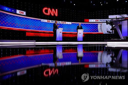 바이든·트럼프 TV 토론[애틀랜타 로이터=연합뉴스]