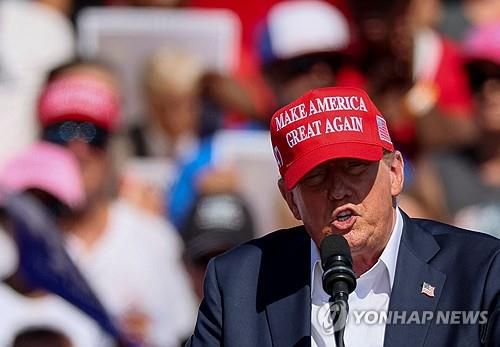 TV토론 다음날 버지니아서 유세중인 트럼프 전 대통령[체서피크(미 버지니아주) 로이터=연합뉴스. 재판매 및 DB 금지]