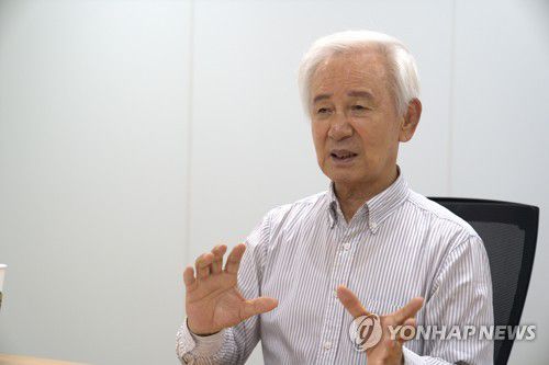 연합뉴스와 인터뷰 중인 김홍신 [촬영 김연수]