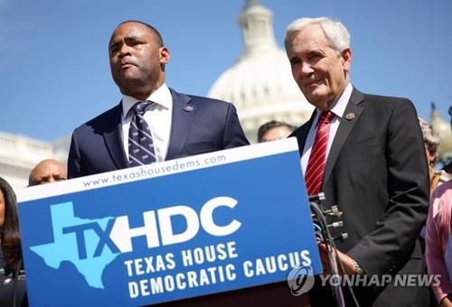 도겟 미 연방 하원의원(오른쪽)[AFP 연합뉴스 자료사진]