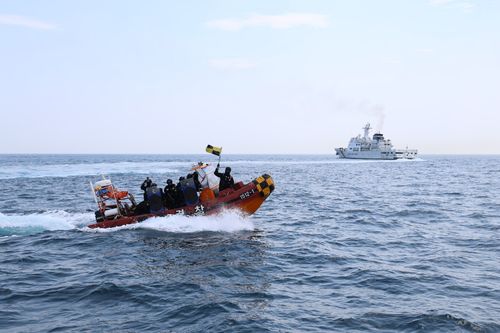 정선 명령 내리는 동해해경청 단정[동해지방해양경찰청 제공. 재판매 및 DB 금지]