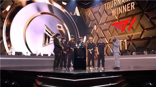 EWC 2024 우승 후 무대 인터뷰하는 T1[아프리카TV EWC 2024 공식 중계 방송 캡처]