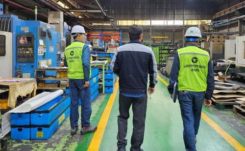 경남도 노동안전지킴이단 활동[경남도 제공. 재판매 및 DB 금지]