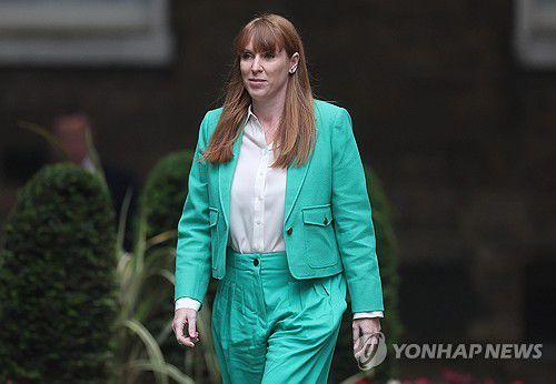 민트색 정장 입은 앤절라 레이너 영국 부총리[EPA=연합뉴스 자료사진]