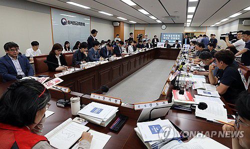 제9차 최저임금위원회 전원회의(세종=연합뉴스) 배재만 기자 = 9일 오후 정부세종청사 최저임금위원회 회의실에서 제9차 전원회의가 열리고 있다. 2024.7.9 scoop@yna.co.kr