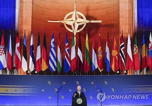 나토 75주년 정상회의에서 연설하는 바이든[워싱턴 EPA=연합뉴스. 재판매 및 DB 금지]