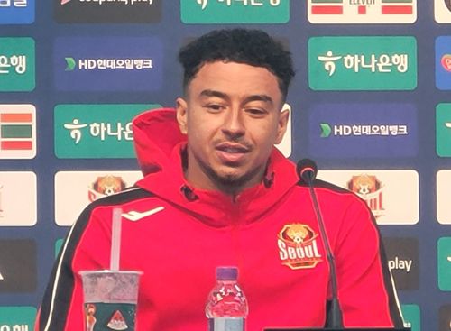 경기 마치고 기자회견에서 발언하는 린가드[촬영 최송아]