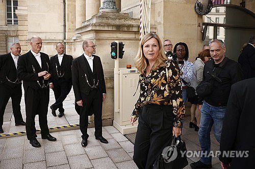 마크롱 르네상스당의 브룬-피베 전 하원의장[EPA 연합뉴스 자료사진 재판매 및 DB 금지]