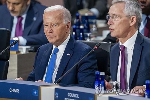 나토정상회의에 참석 중인 바이든 미 대통령(좌)[워싱턴 EPA=연합뉴스]