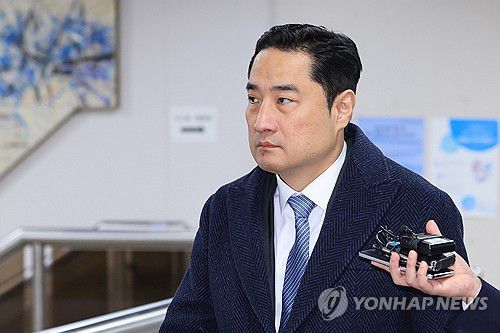 선고 공판 출석하는 강용석 변호사[연합뉴스 자료사진]