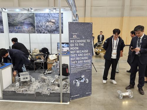 무인탐사연구소가 개발한 탐사로버[촬영 조승한]