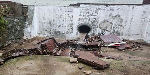 담장 파손된 인천 모 학교[인천시교육청 제공. 재판매 및 DB 금지]