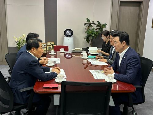 윤영석 의원 만난 나동연 양산시장 [양산시 제공. 재판매 및 DB 금지]