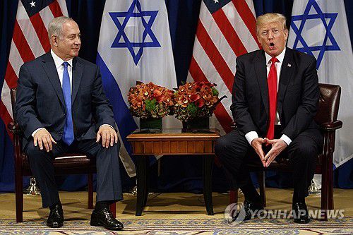 2017년 유엔총회를 계기로 양자회담을 한 베냐민 네타냐후 이스라엘 총리(왼쪽)와 도널드 트럼프 당시 미 대통령(오른쪽)[AP 연합뉴스자료사진. 재판매 및 DB 금지]