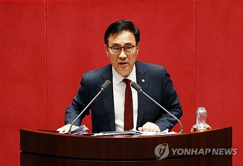 무제한 토론 시작(서울=연합뉴스) 한종찬 기자 = 국민의힘 최형두 의원이 25일 국회 본회의에서 '방송통신위원회의 설치 및 운영에 관한 법률 일부개정법률안'에 관한 무제한토론을 하고 있다. 2024.7.25 saba@yna.co.kr