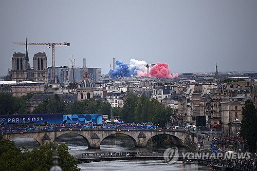 파리 올림픽 개막식(파리 로이터=연합뉴스) 26일(현지시간) 열린 파리 올림픽 개막식. 2024.07.27