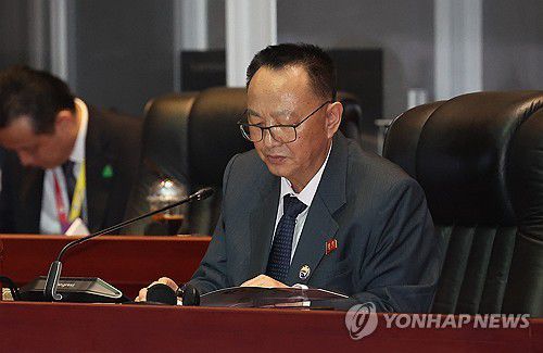 ARF 참석한 리영철 대사(비엔티안=연합뉴스) 김성민 기자 = 리영철 주라오스 북한 대사가 27일(현지시간) 오후 라오스 비엔티안 국립컨벤션센터에서 열린 아세안지역안보포럼(ARF)에 참석해 자리에 앉아 있다. 2024.7.27 ksm7976@yna.co.kr