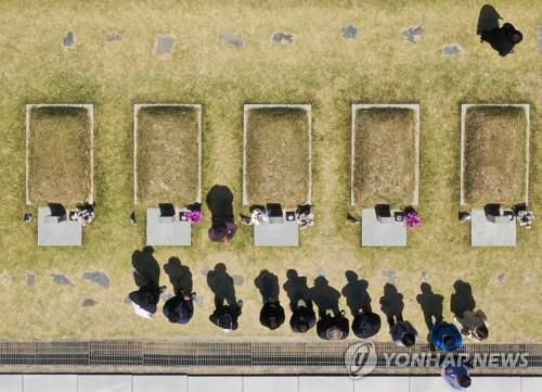 국립5·18민주묘지 참배[연합뉴스 자료사진]