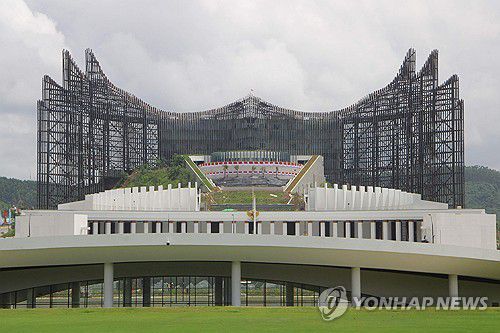 인도네시아 새 대통령궁인도네시아 신수도 예정지 누산타라에 건설 중인 대통령궁 모습. [AFP 연합뉴스 자료사진. 재판매 및 DB 금지]