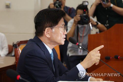 발언하는 김문수 고용노동부 장관 후보자(서울=연합뉴스) 신준희 기자 = 김문수 고용노동부 장관 후보자가 26일 서울 영등포구 국회에서 열린 인사청문회에서 발언하고 있다. 2024.8.26 hama@yna.co.kr